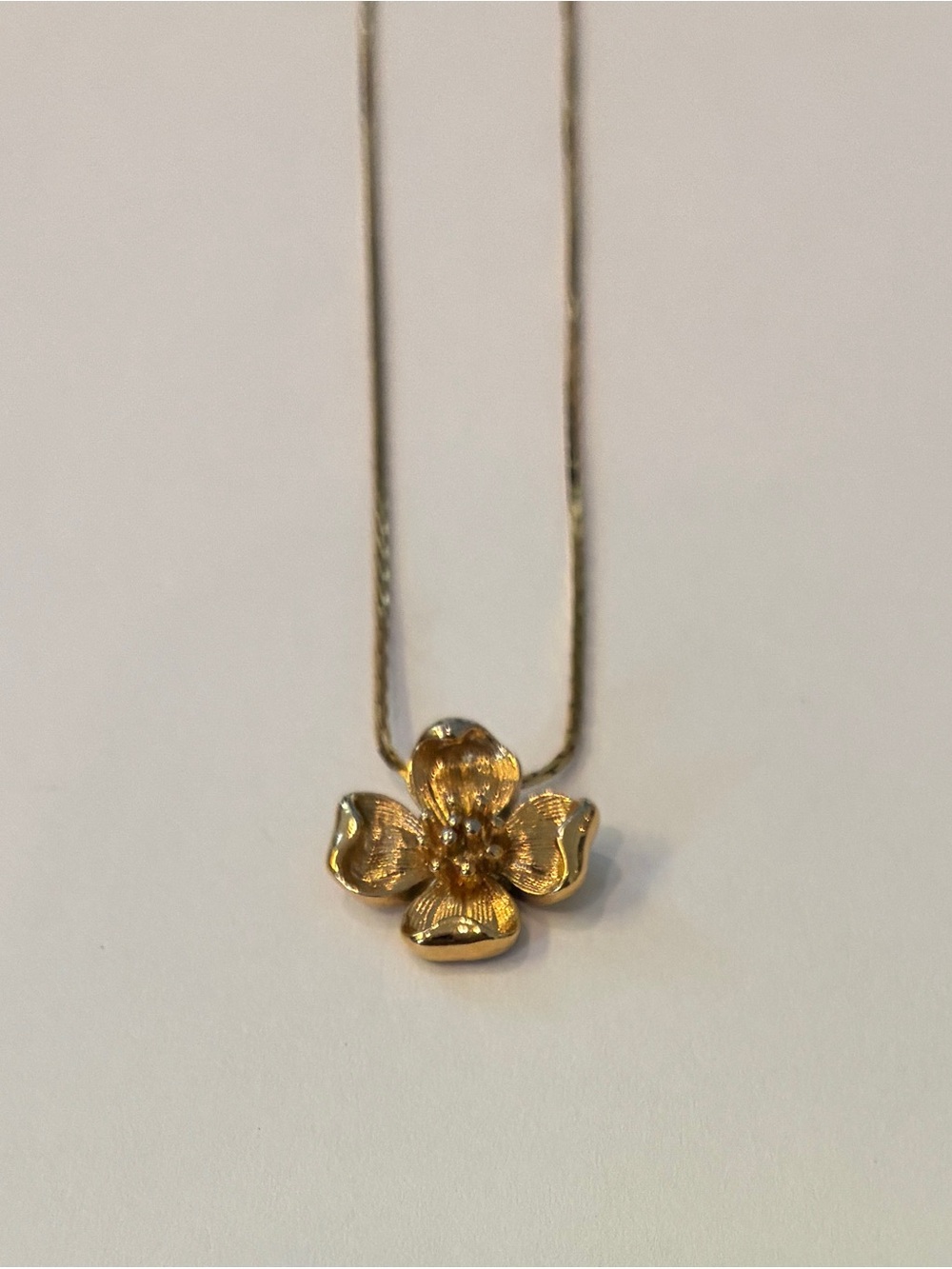vintage Trifari Gold Floral Five-Petal Necklace